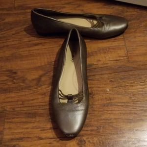 Trotters soft leather women's bronze shoe